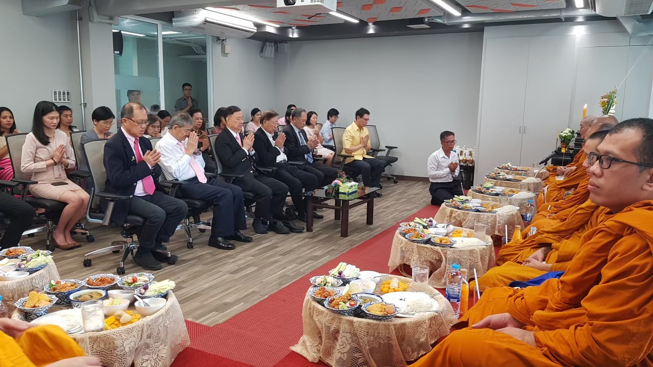 Read more about the article พิธีทำบุญสำนักงานแห่งใหม่ ปี 2562